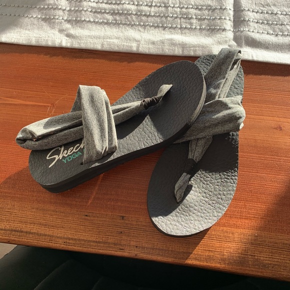 Skechers Yoga Sandals - Picture 2 of 3